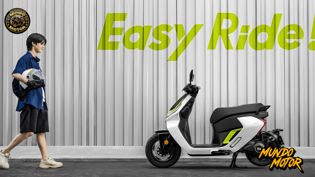 Un hombre que lleva un casco camina junto a un scooter eléctrico en un fondo gris con el texto 'Easy Ride!' en verde, representando opciones de movilidad urbana.