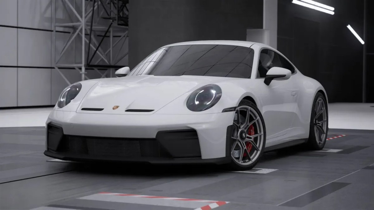 Automóvil Porsche GT3 Touring en un entorno de estudio, con un diseño elegante y deportivo, color blanco, destacando sus llantas y detalles de alto rendimiento.
