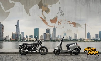 Motocicletas de combustión y eléctrica frente a mapa del sudeste asiático en 2025
